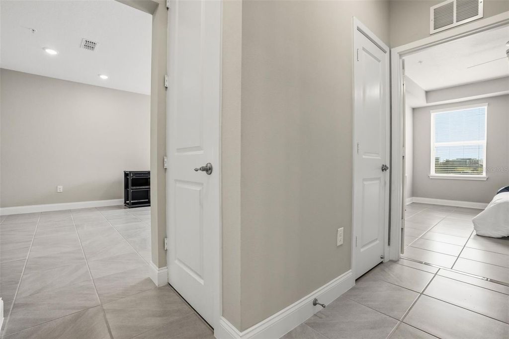 Image 20 of property listing at 7557 LAUREATE BOULEVARD 6208, Orlando, FL 32827
