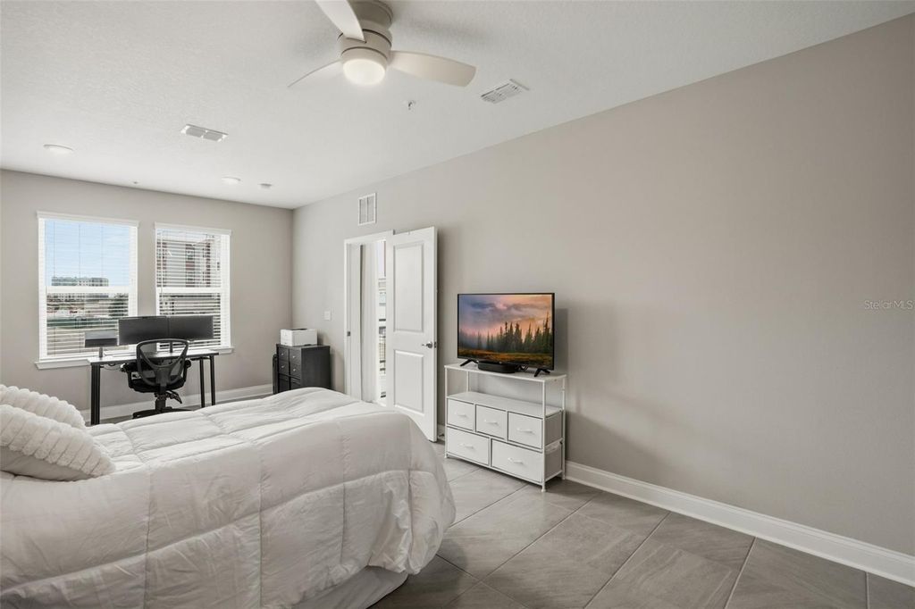 Image 9 of property listing at 7557 LAUREATE BOULEVARD 6208, Orlando, FL 32827