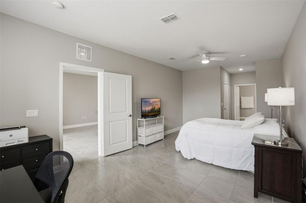 Image 10 of property listing at 7557 LAUREATE BOULEVARD 6208, Orlando, FL 32827