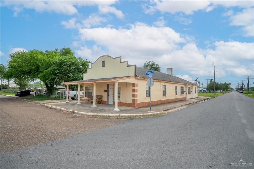 100 S Iowa Avenue, Weslaco, TX 78596