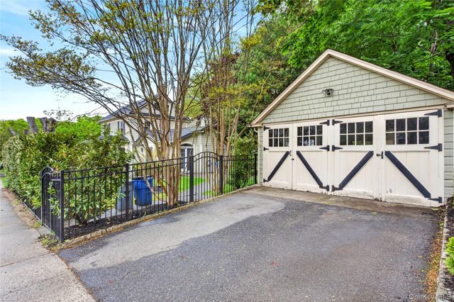2 Van Buren Street, Port Washington, NY 11050