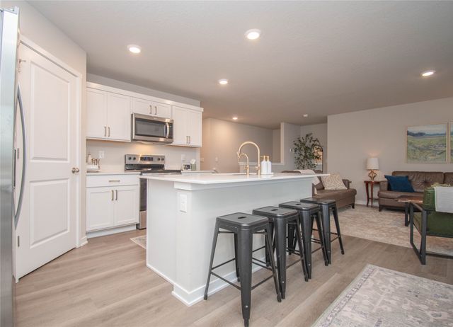 15206 Ironwood Lane, Urbandale, IA 50111
