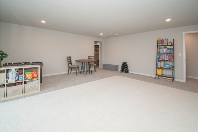 15206 Ironwood Lane, Urbandale, IA 50111