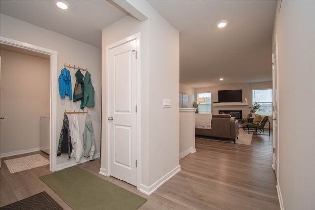 15206 Ironwood Lane, Urbandale, IA 50111