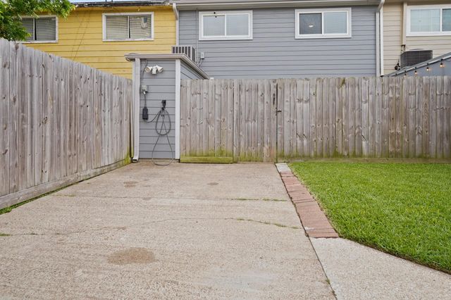 207 Granberry Street, Humble, TX 77338