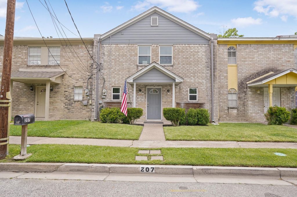 207 Granberry Street, Humble, TX 77338