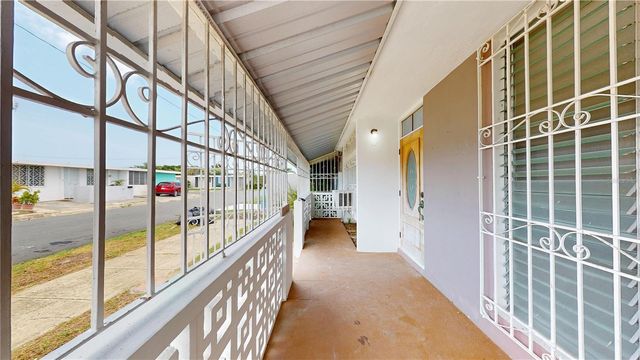 96-16 URB. VILLA CAROLINA, Carolina, PR 00984