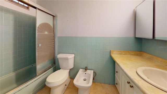 96-16 URB. VILLA CAROLINA, Carolina, PR 00984