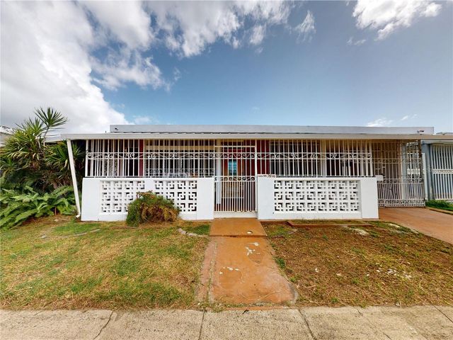 96-16 URB. VILLA CAROLINA, Carolina, PR 00984