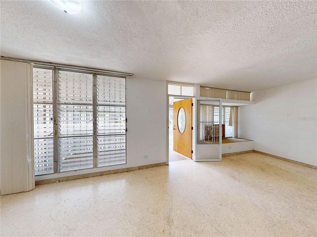 96-16 URB. VILLA CAROLINA, Carolina, PR 00984