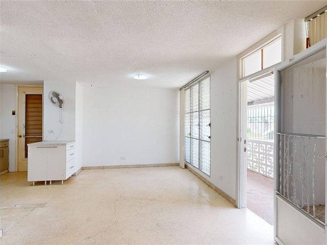 96-16 URB. VILLA CAROLINA, Carolina, PR 00984