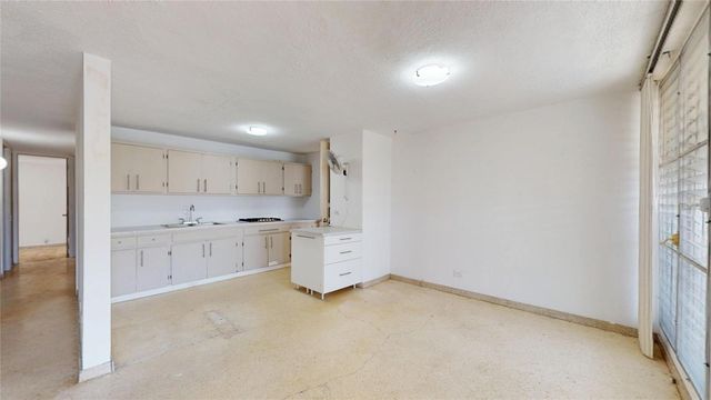 96-16 URB. VILLA CAROLINA, Carolina, PR 00984