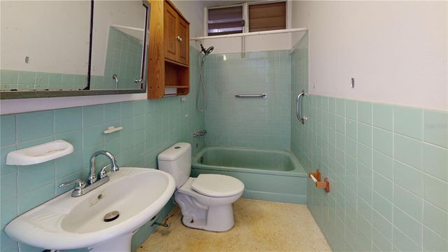 96-16 URB. VILLA CAROLINA, Carolina, PR 00984