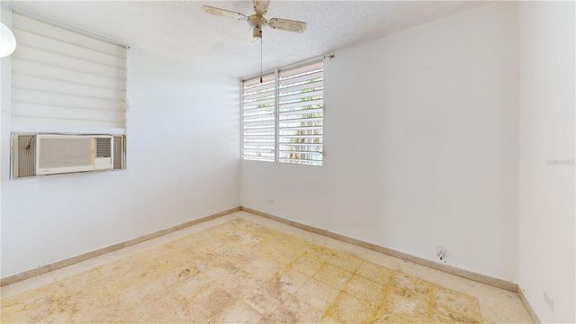 96-16 URB. VILLA CAROLINA, Carolina, PR 00984