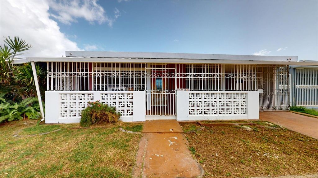 96-16 URB. VILLA CAROLINA, Carolina, PR 00984