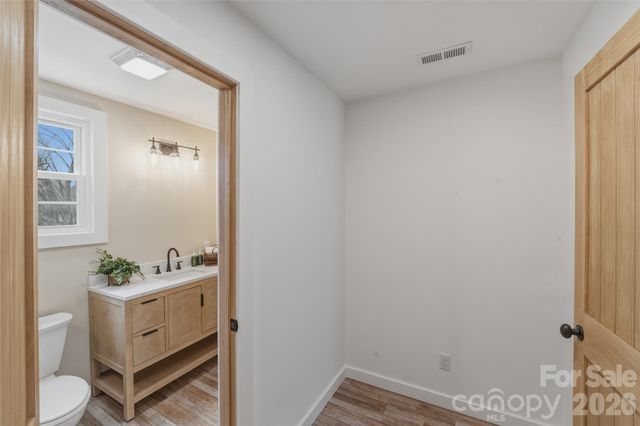 522 W Mclelland Avenue, Mooresville, NC 28115