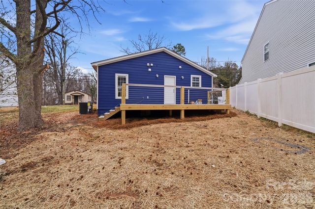 522 W Mclelland Avenue, Mooresville, NC 28115