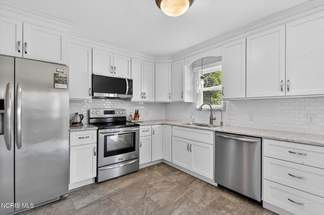 14517 Olde Trail Drive, Perrysburg, OH 43551