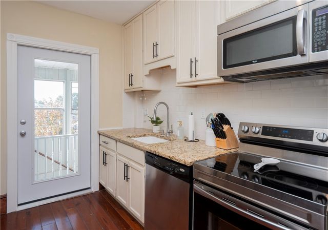 4 Newport Avenue B2, Newport, RI 02840