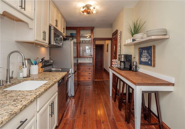 4 Newport Avenue B2, Newport, RI 02840