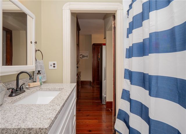 4 Newport Avenue B2, Newport, RI 02840