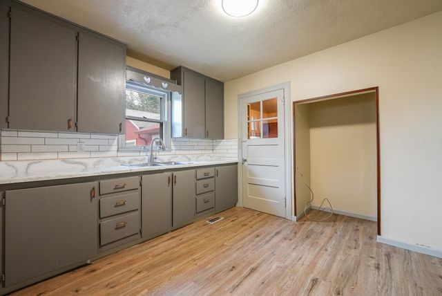 1405 W Edgemoor Dr, El Dorado, KS 67042