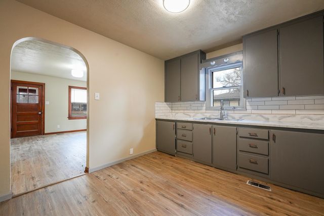 1405 W Edgemoor Dr, El Dorado, KS 67042