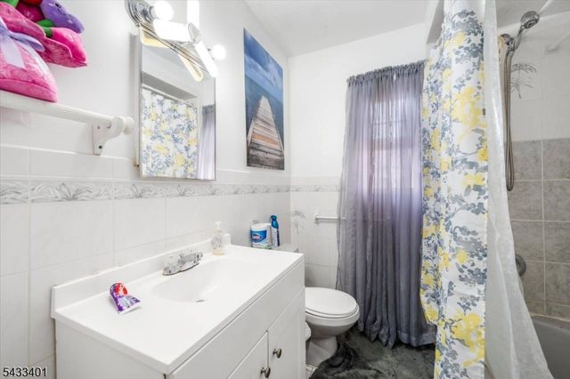 217 Lily St, Paterson City, NJ 07522