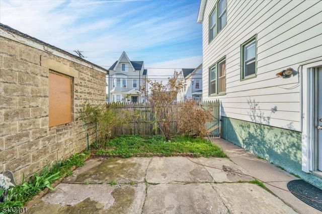 217 Lily St, Paterson City, NJ 07522