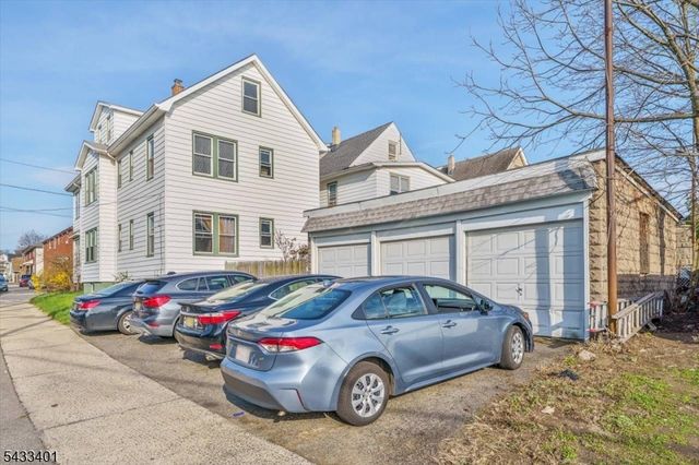 217 Lily St, Paterson City, NJ 07522