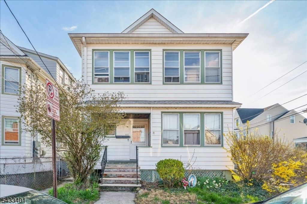 217 Lily St, Paterson City, NJ 07522