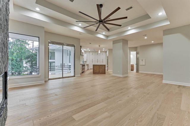 24 Autumn Crescent, The Woodlands, TX 77381