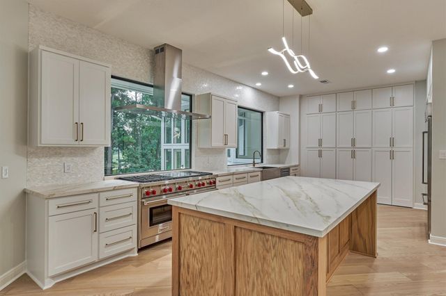 24 Autumn Crescent, The Woodlands, TX 77381