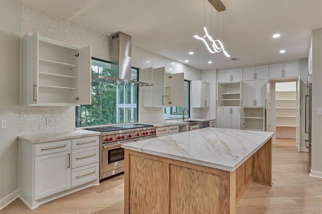 24 Autumn Crescent, The Woodlands, TX 77381
