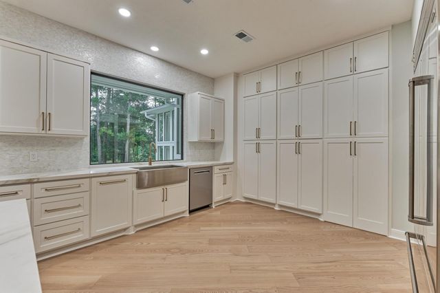 24 Autumn Crescent, The Woodlands, TX 77381