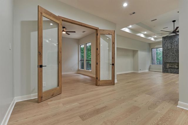 24 Autumn Crescent, The Woodlands, TX 77381