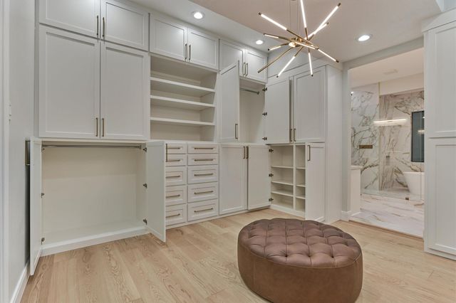 24 Autumn Crescent, The Woodlands, TX 77381