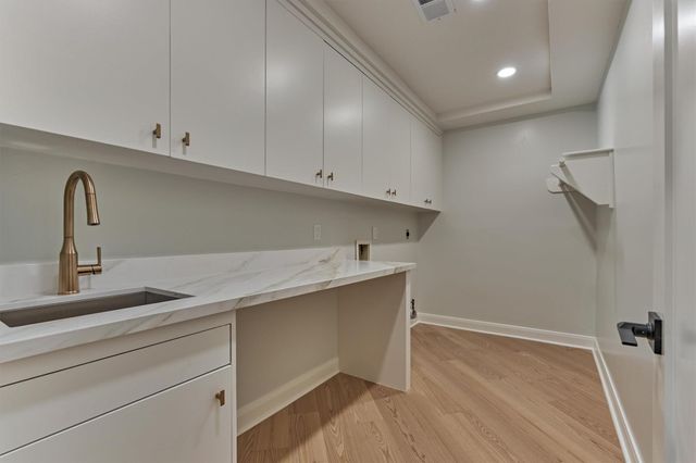 24 Autumn Crescent, The Woodlands, TX 77381