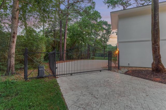 24 Autumn Crescent, The Woodlands, TX 77381