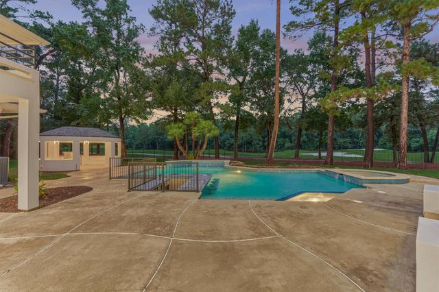 24 Autumn Crescent, The Woodlands, TX 77381