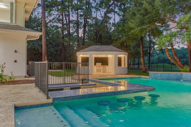 24 Autumn Crescent, The Woodlands, TX 77381