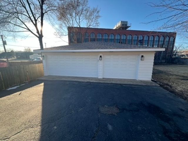 1S526 Nimitz Road, Oakbrook Terrace, IL 60181