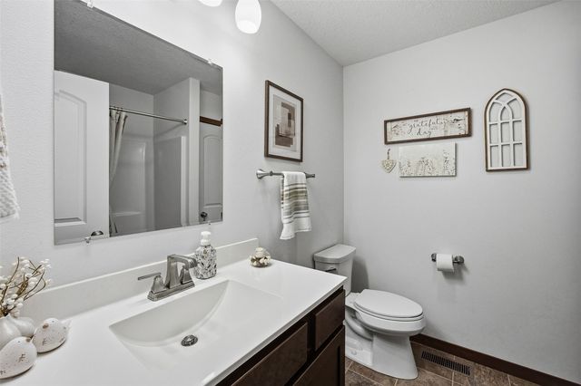 2660 Bullis Drive, Marion, IA 52302