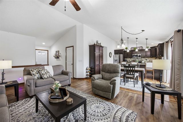 2660 Bullis Drive, Marion, IA 52302