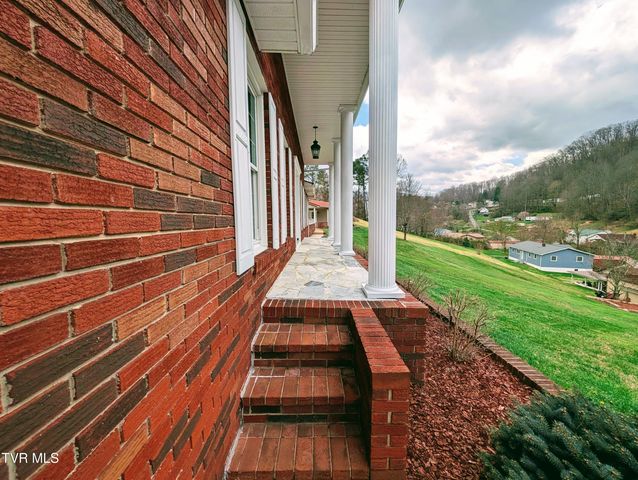218 Northeast 7th Street, Norton, VA 24273