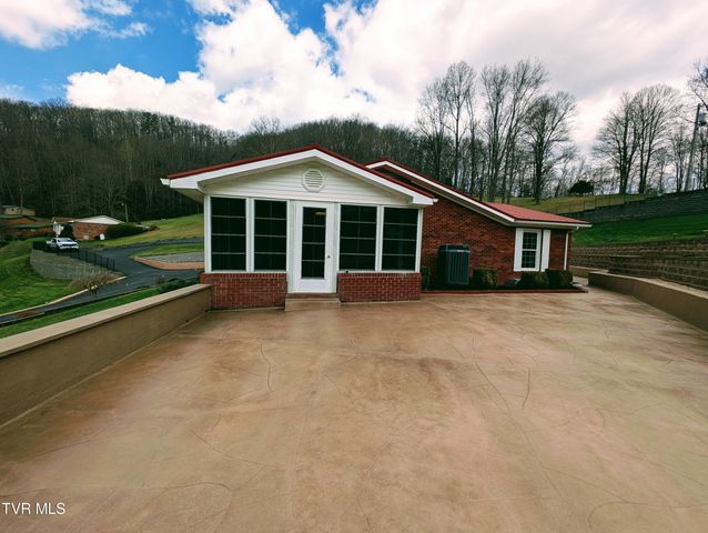 218 Northeast 7th Street, Norton, VA 24273