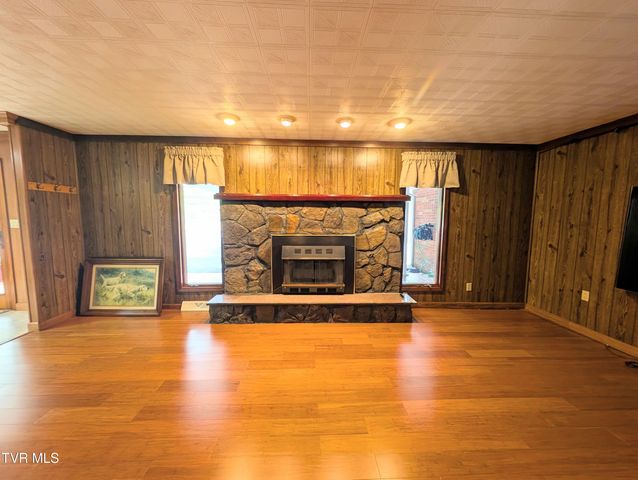 218 Northeast 7th Street, Norton, VA 24273