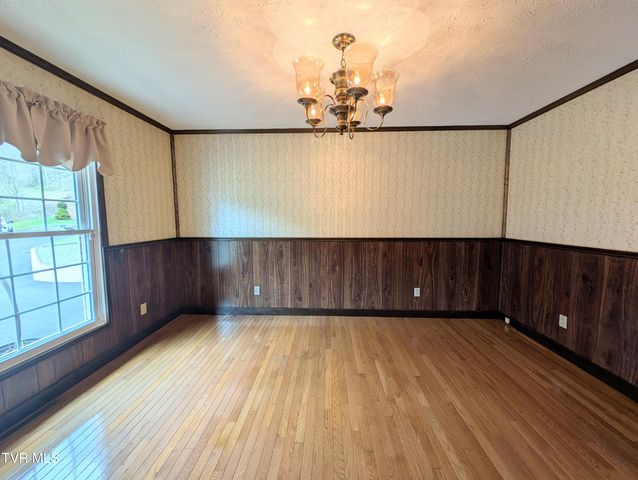 218 Northeast 7th Street, Norton, VA 24273