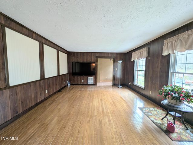 218 Northeast 7th Street, Norton, VA 24273