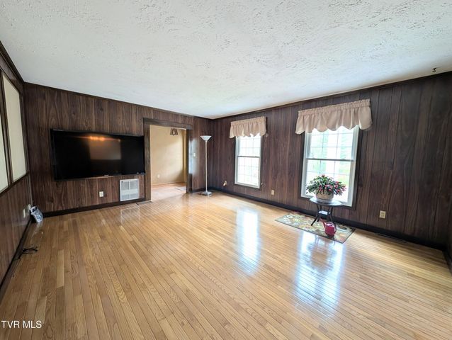 218 Northeast 7th Street, Norton, VA 24273